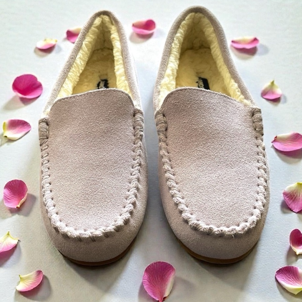 LANDS’ END Lavender Suede Slippers • Size 6 • Women